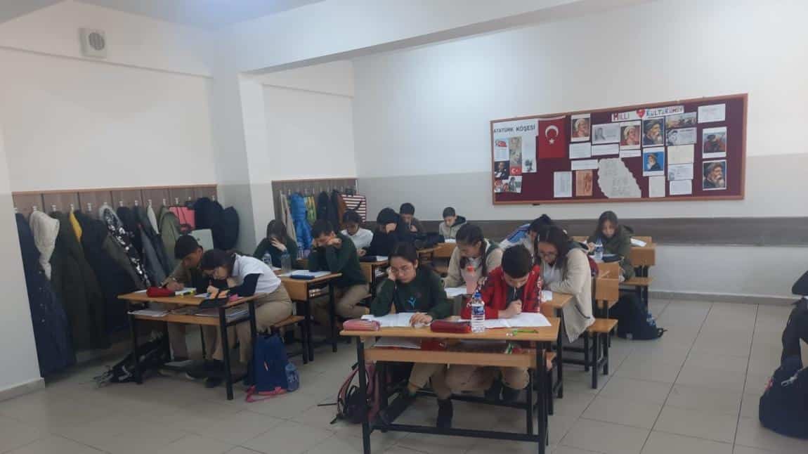 8. Sınıf Öğrencilerine MEB Ölçme Değerlendirme Merkezi Tarafından Hazırlanan Sınav Uygulandı.