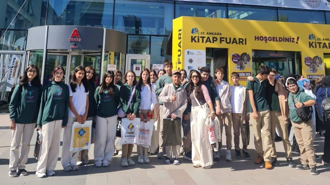 8. Sınıf Öğrencilerimiz, Ankara Kitap Fuarı’nda Kitaplarla Buluştu